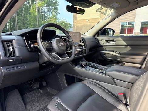 Used 2023 Nissan Pathfinder SL AWD/4WD image 10
