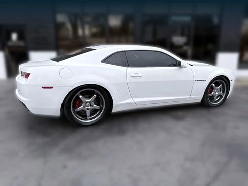 Used 2010 Chevrolet Camaro LS RWD image 5