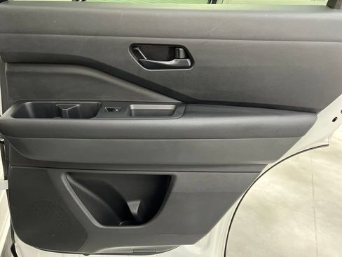 Used 2024 Nissan Pathfinder SV FWD image 25