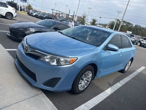 Used 2013 Toyota Camry LE image 1
