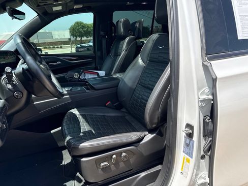 Used 2022 Cadillac Escalade Sport Platinum w/ LPO, ONYX Package AWD/4WD image 14