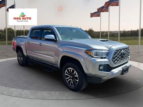 Used 2022 Toyota Tacoma TRD Sport w/ Technology Package AWD/4WD image 6