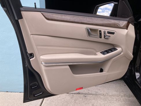 Used 2014 Mercedes-Benz E 350 4MATIC Wagon image 34