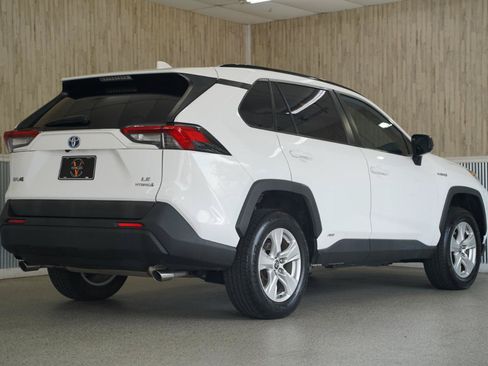 Used 2021 Toyota RAV4 LE AWD/4WD image 10