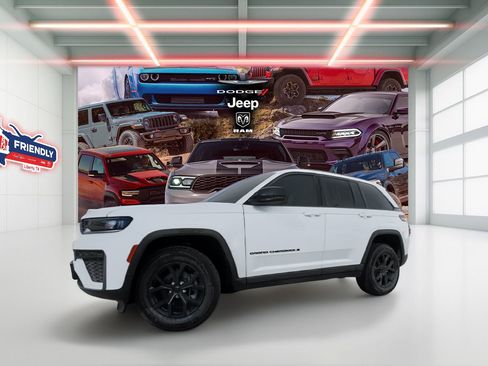 New 2026 Jeep Grand Cherokee Laredo image 1