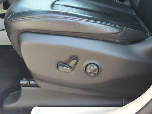 Used 2022 Chrysler Pacifica Touring-L AWD/4WD image 16
