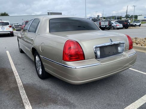 Used 2006 Lincoln Town Car Designer Series RWD image 5