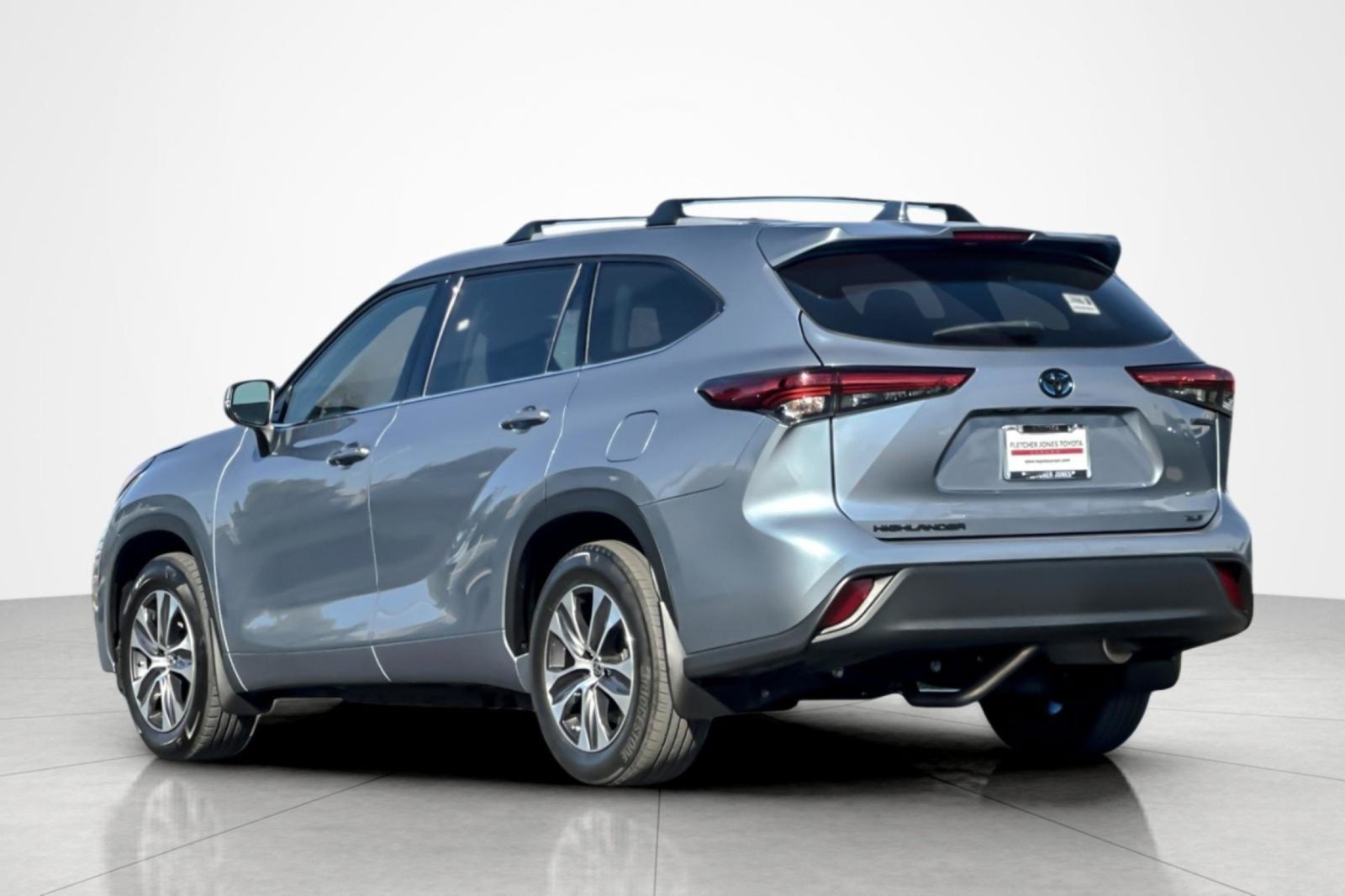 Certified 2022 Toyota Highlander XLE FWD image 3