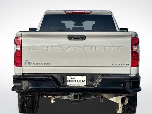 Used 2024 Chevrolet Silverado 2500 Custom w/ Custom Value Package image 6