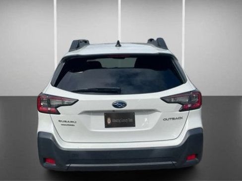 Used 2024 Subaru Outback Premium AWD/4WD image 9