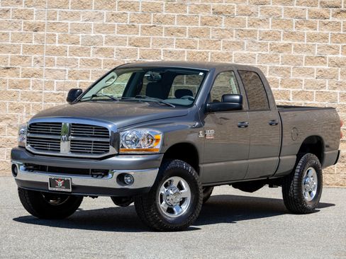Used 2008 Dodge Ram 2500 Truck SLT w/ Popular Equipment Group AWD/4WD image 2