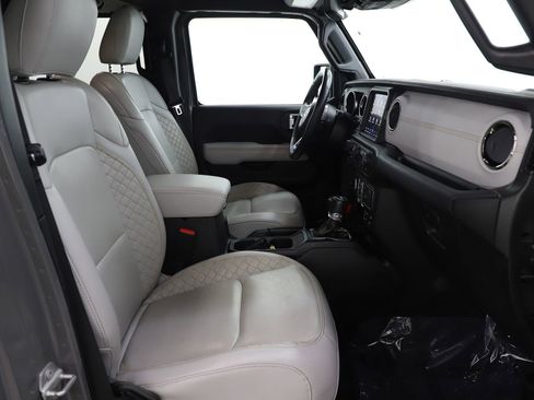 Used 2023 Jeep Wrangler Unlimited Sahara image 11