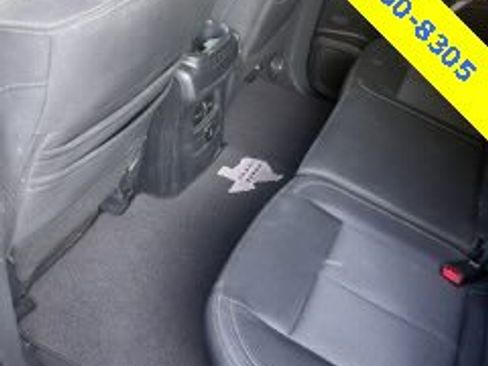 Used 2017 Nissan Titan SV image 11