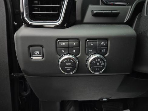 Used 2025 GMC Sierra 1500 Denali w/ Denali Reserve Package AWD/4WD image 16
