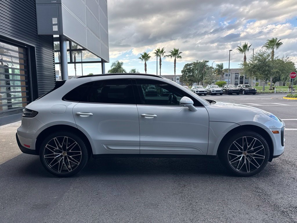 Certified 2024 Porsche Macan AWD/4WD image 5