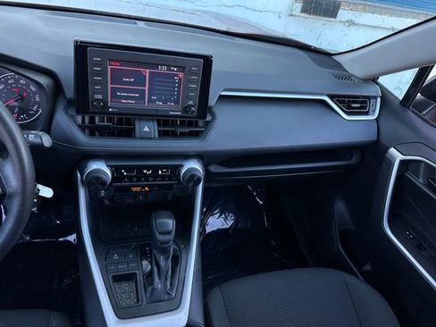 Used 2020 Toyota RAV4 LE image 16