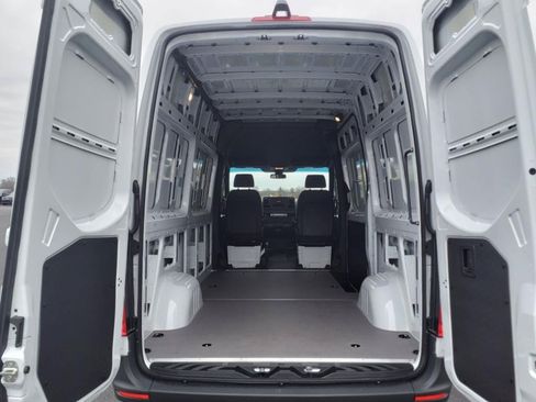 Used 2025 Mercedes-Benz Sprinter 2500 image 2