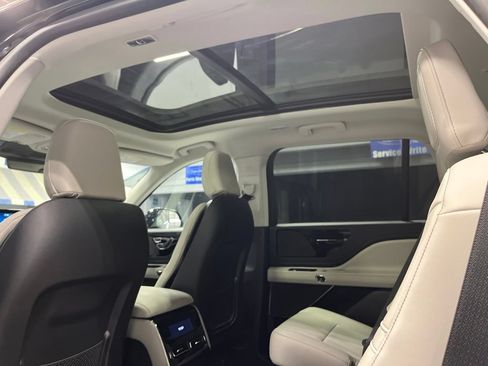 Used 2025 Lincoln Aviator AWD w/ Jet Appearance Package image 41