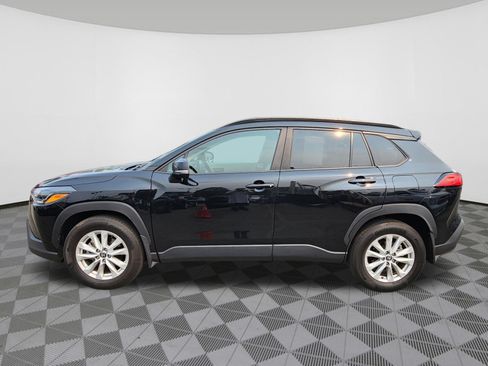 Used 2023 Toyota Corolla Cross LE w/ Moonroof Package AWD/4WD image 5