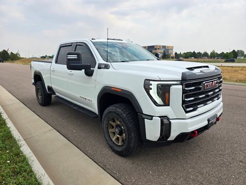 Used 2024 GMC Sierra 2500 AT4 w/ AT4 Premium Plus Package AWD/4WD image 7