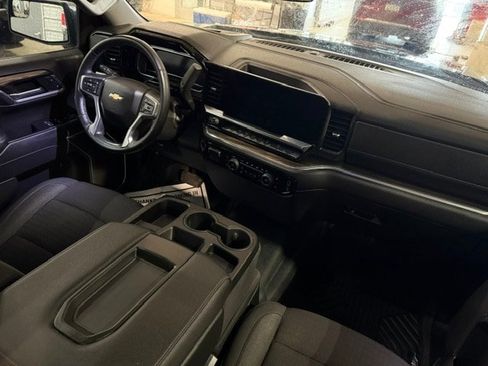 Used 2024 Chevrolet Silverado 1500 LT AWD/4WD image 19
