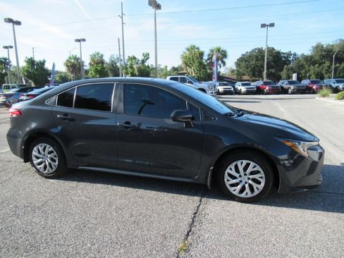 Used 2025 Toyota Corolla LE FWD image 2