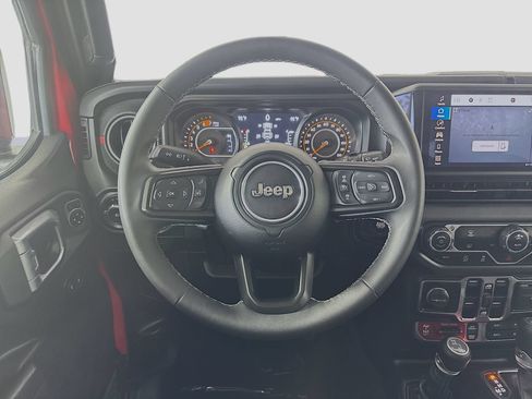 Used 2025 Jeep Wrangler Unlimited Rubicon AWD/4WD image 11