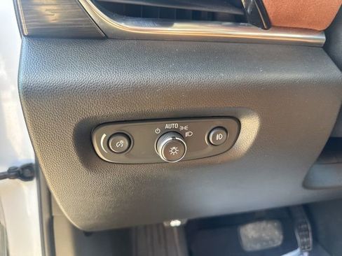 Used 2021 Chevrolet Traverse High Country image 16