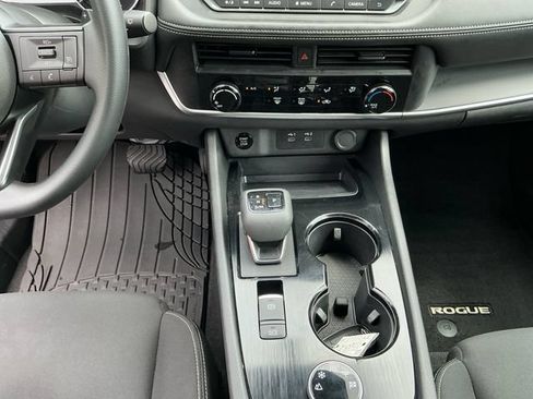 Used 2024 Nissan Rogue S AWD/4WD image 12