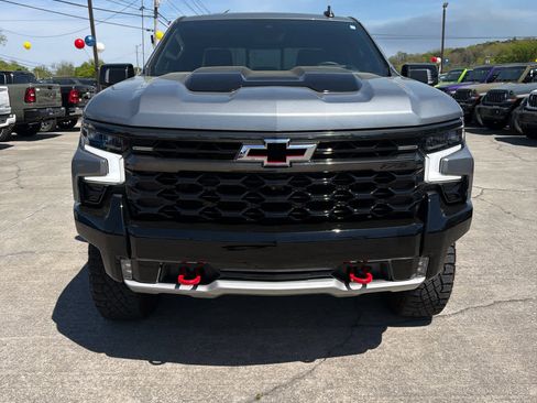 Used 2023 Chevrolet Silverado 1500 ZR2 w/ Technology Package AWD/4WD image 3
