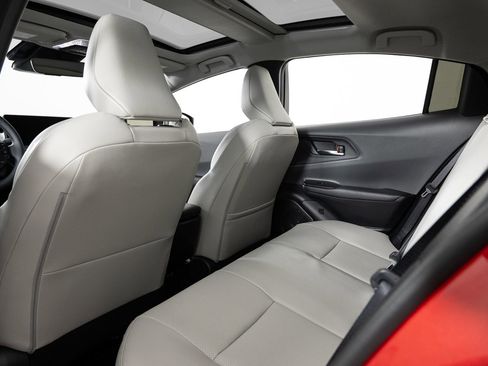 Used 2025 Toyota Prius XLE image 20