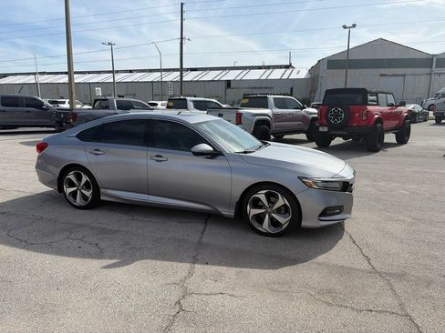 Used 2018 Honda Accord Touring image 1