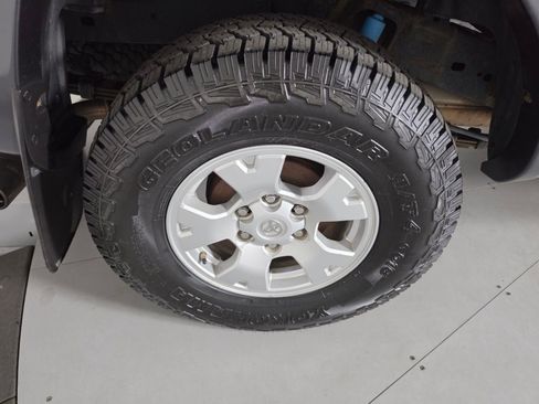 Used 2015 Toyota Tacoma 4x4 Double Cab w/ TRD Off-Road Package image 13