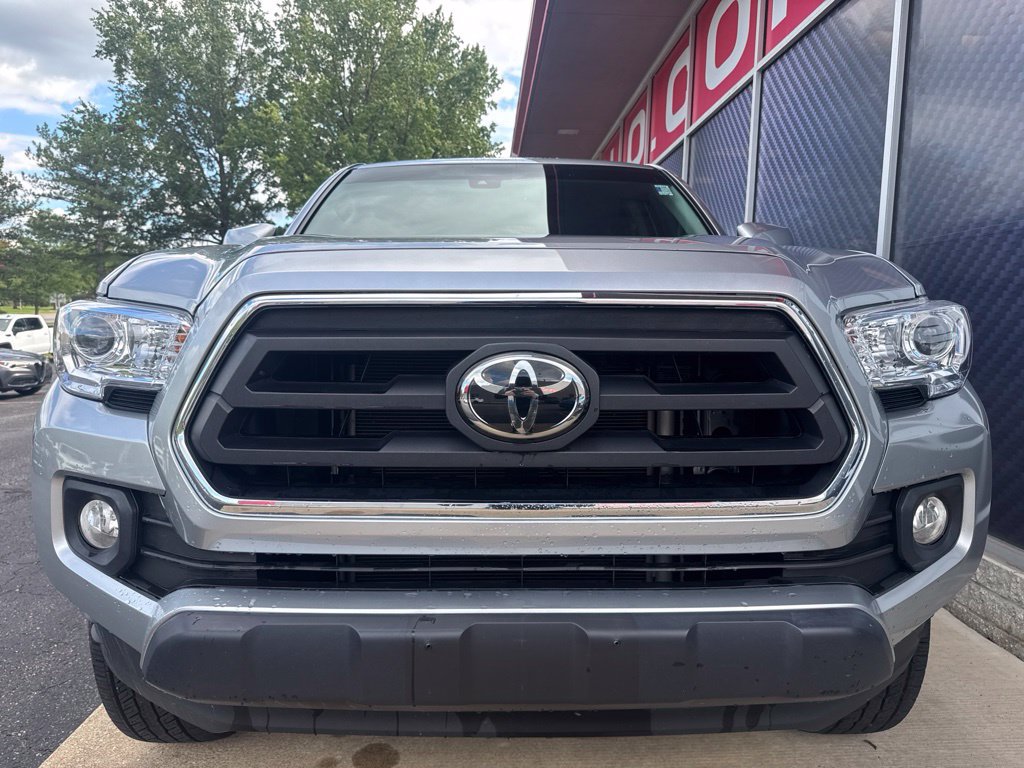 Used 2023 Toyota Tacoma SR5 AWD/4WD image 8