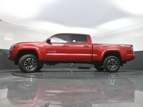 Used 2022 Toyota Tacoma TRD Sport w/ Technology Package AWD/4WD image 27