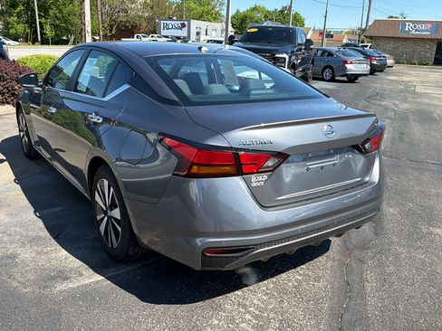 Used 2022 Nissan Altima 2.5 SV FWD image 5