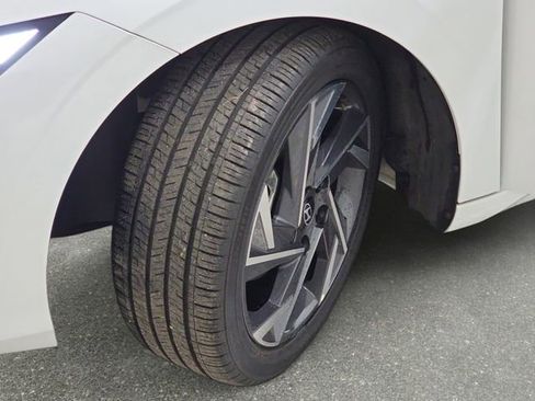 Used 2024 Hyundai Elantra Limited FWD image 32