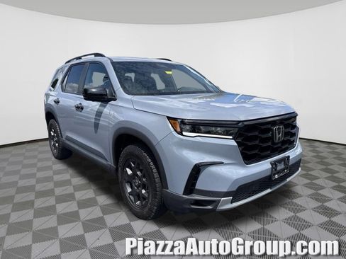 Certified 2025 Honda Pilot TrailSport image 1