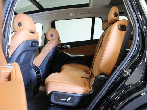 Used 2022 BMW X7 xDrive40i w/ Premium Package image 21