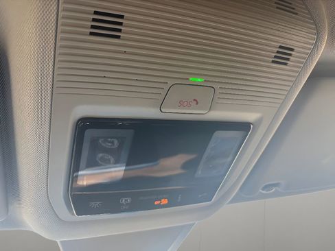 Used 2025 Volkswagen Atlas SE image 22