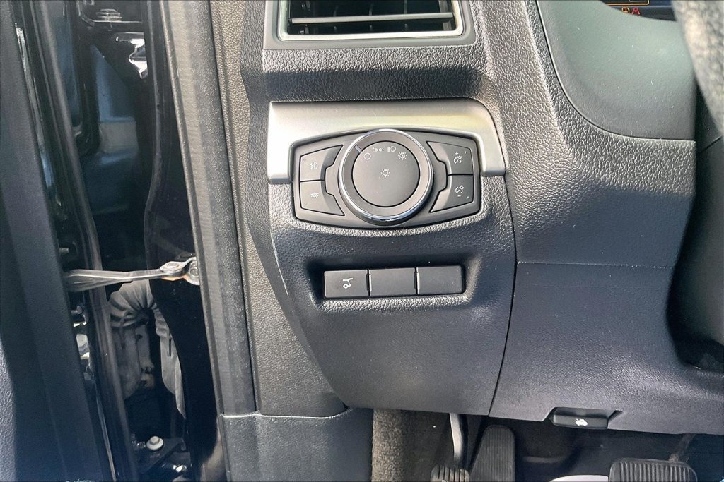 Used 2018 Ford Explorer XLT w/ Equipment Group 202A AWD/4WD image 37