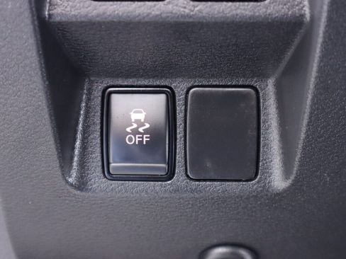 Used 2025 Nissan Frontier SV w/ SV Convenience Package RWD image 13