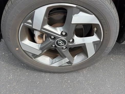 Used 2024 Hyundai Venue SEL FWD image 11