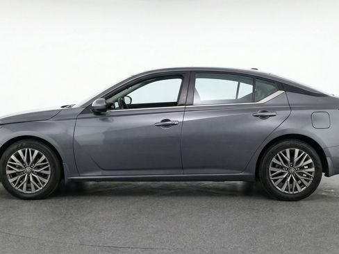 Used 2025 Nissan Altima 2.5 SV image 5