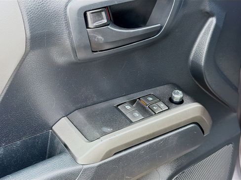 Used 2018 Toyota Tacoma SR5 image 21