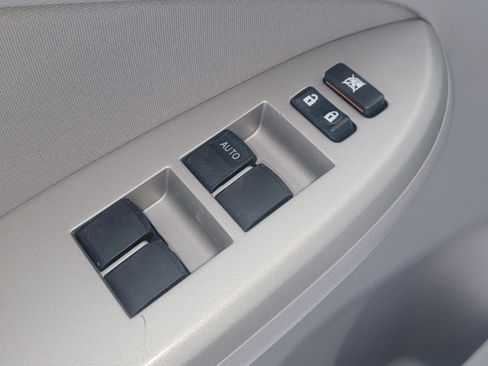 Used 2012 Toyota Corolla LE w/ Premium Pkg FWD image 7