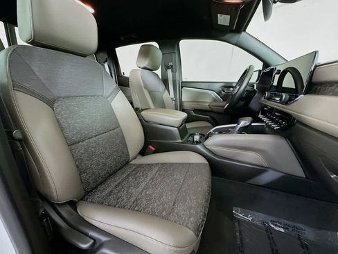 Used 2023 Chevrolet Colorado ZR2 image 15