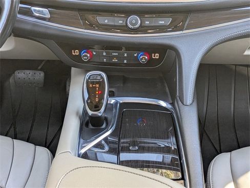 Used 2019 Buick Enclave Essence image 18