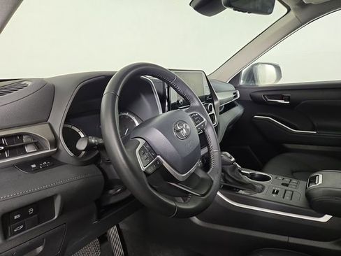Used 2025 Toyota Highlander XLE image 15