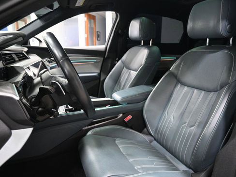 Used 2020 Audi e-tron Prestige w/ Prestige Package image 12